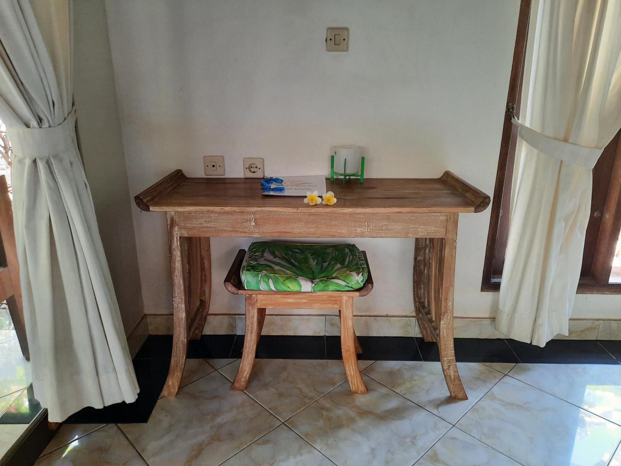 Kirana Homestay Amed Exterior foto