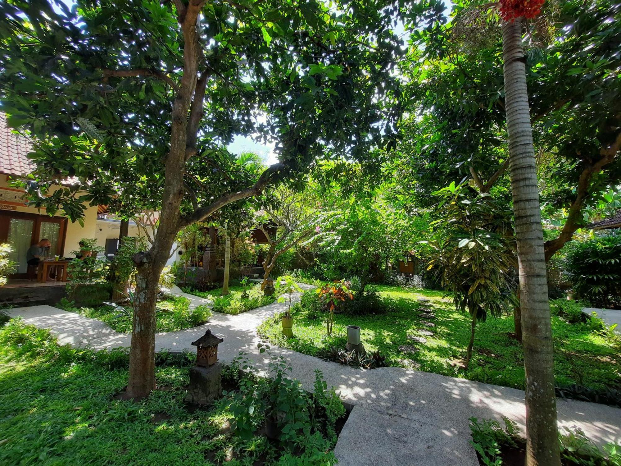Kirana Homestay Amed Exterior foto
